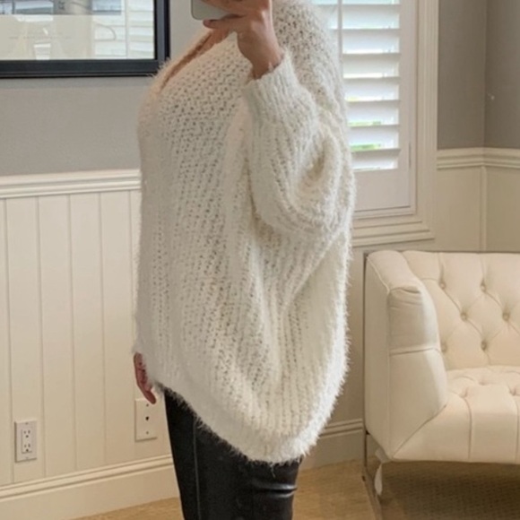 POL Chic Oversized Women’s V Neck White Sweater in Size Large EUC - Picture 7 of 12
